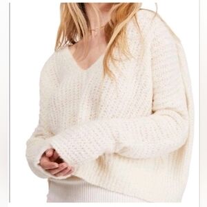Free People white 89% alpaca knit sweater‎ withslight crop, boxy fit and skinny